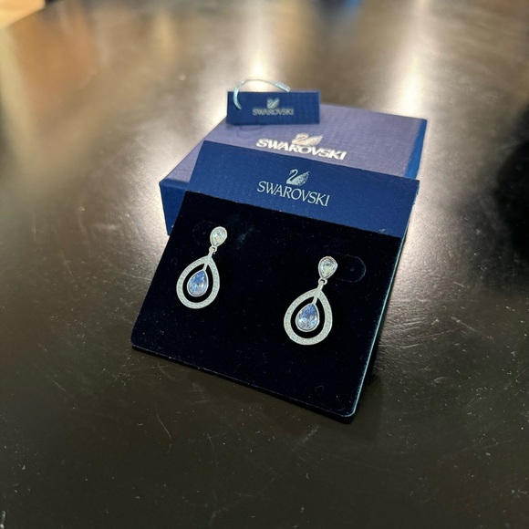 Swarovski MILA Provence Lavender Purple Crystal Pierced Earrings - Picture 1 of 2